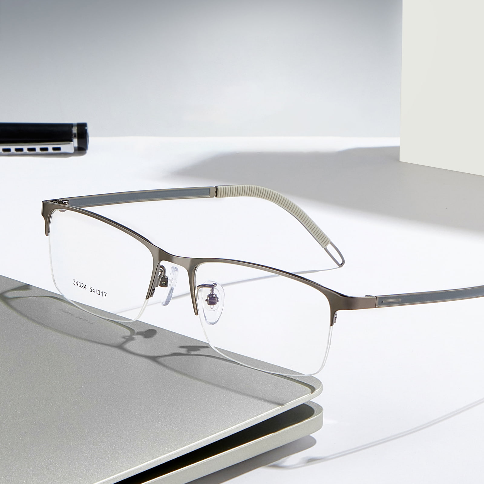 34624 Pomocnicze okulary ze stopu Nordic do czytania