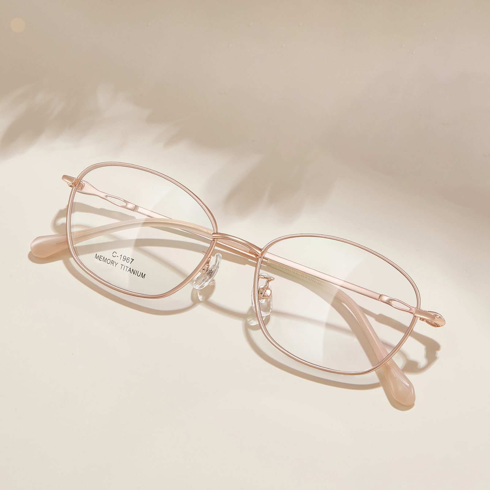 Okulary ze stopu Daily Bow z 1967 roku