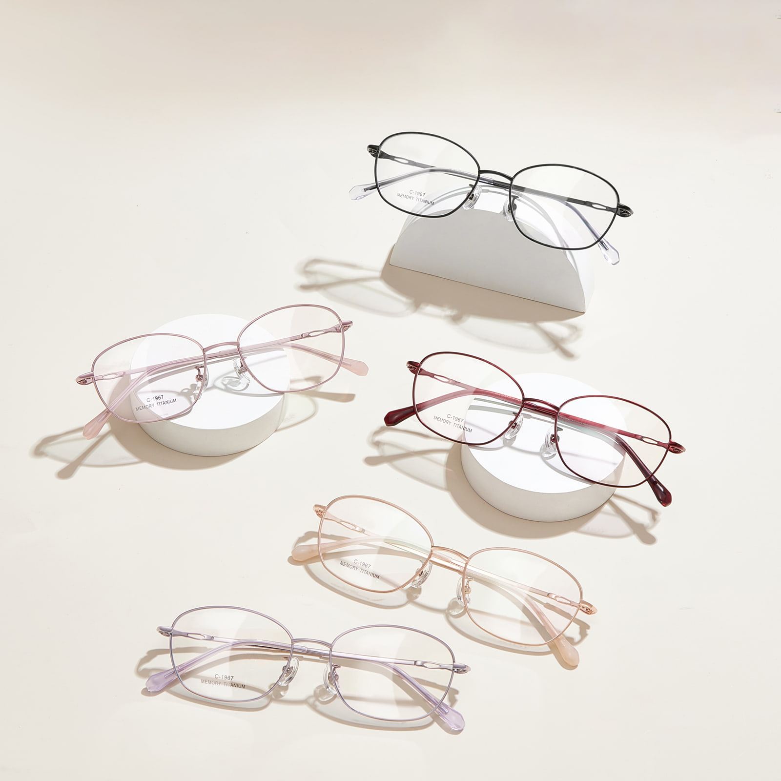 Okulary ze stopu Daily Bow z 1967 roku