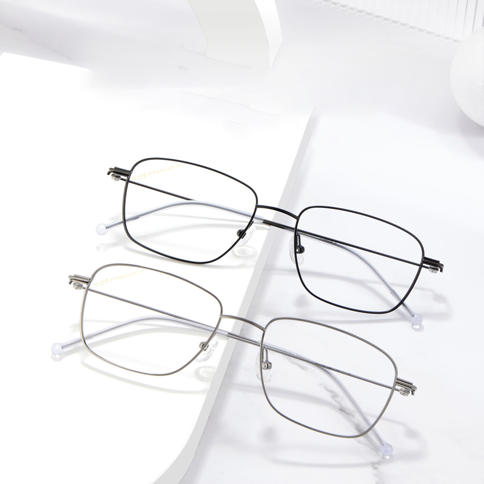7734 Ultralekkie okulary z kwadratową oprawką z czystego tytanu